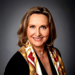 Magda+Headshot